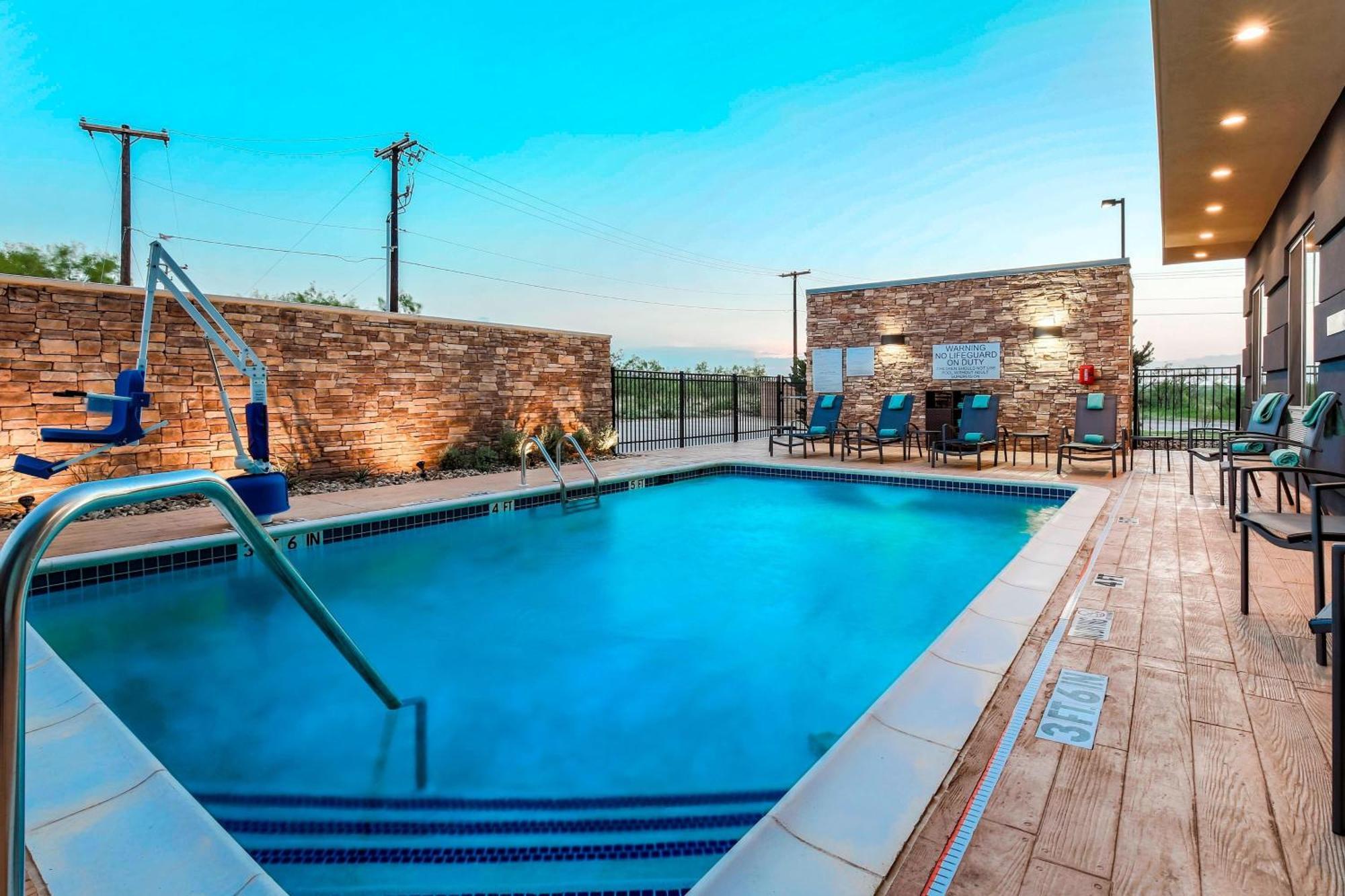 Fairfield Inn & Suites By Marriott Snyder Exterior photo